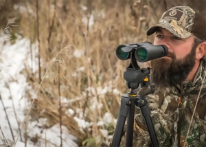 Binoclu Vanguard Vesta 10x42, Performanță și Fiabilitate în Drumeții